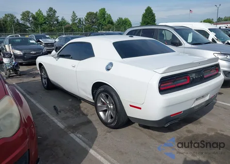 2018 Dodge Challenger Sxt z USA, uszkodzony, nr VIN 2C3CDZAG8JH116517
